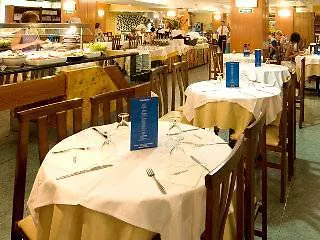 Oasis Park Hotell 4*