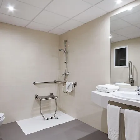 Oasis Park فندق سالو