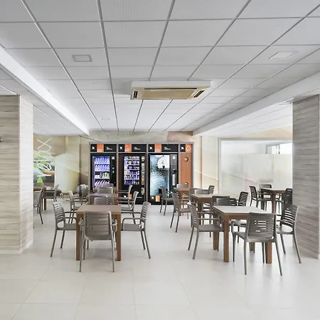 فندق Oasis Park سالو