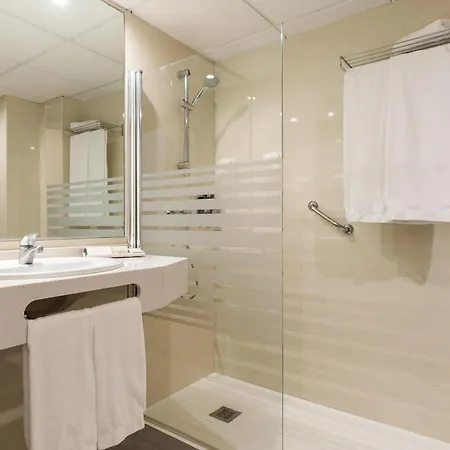 Oasis Park Hotel 4*