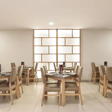 Oasis Park 4*