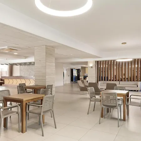 Hotel Oasis Park 4*