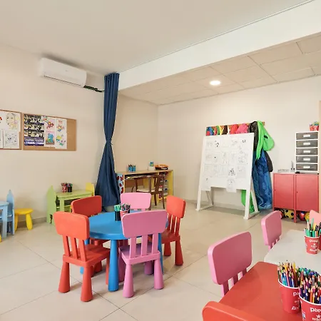 Oasis Park Hotel