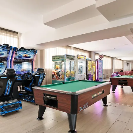 Hotel Oasis Park 4*