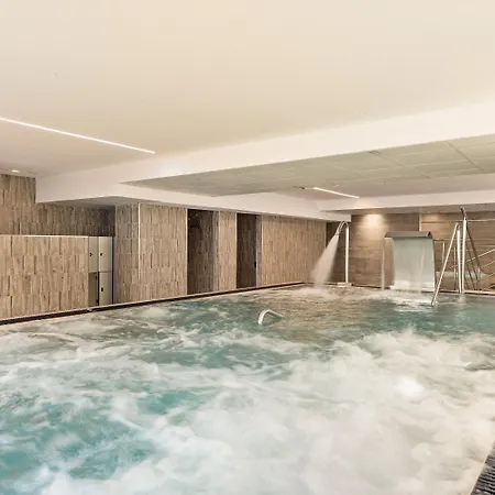 Oasis Park Hotel 4*
