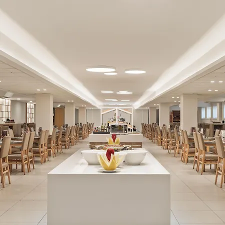 Oasis Park 4*