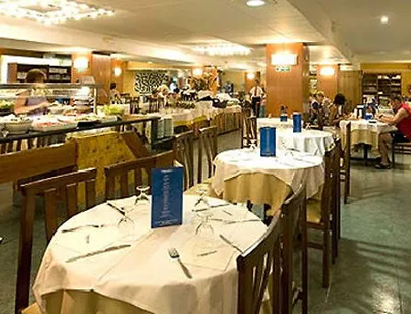 Hotel Oasis Park 4*