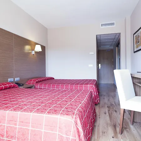 מלון Oasis Park 4*