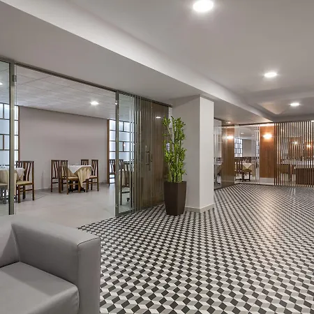 Oasis Park Hotel 4*