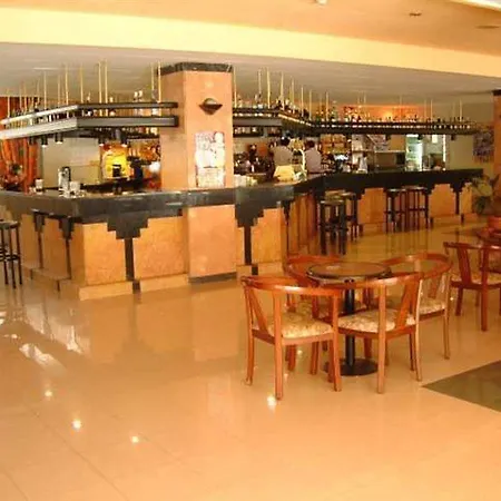 Oasis Park Hotel 4*