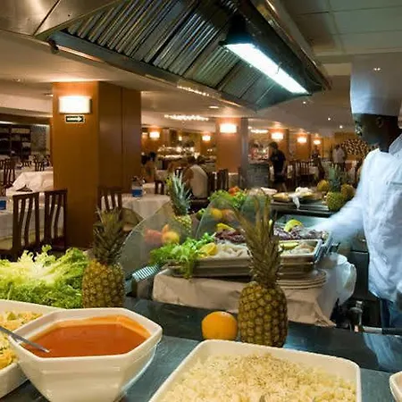 מלון Oasis Park 4*