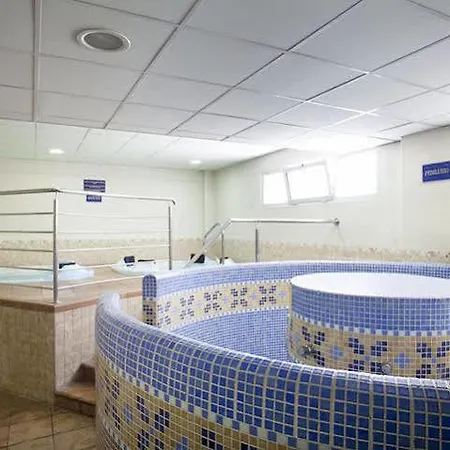 Oasis Park 4* סאלו