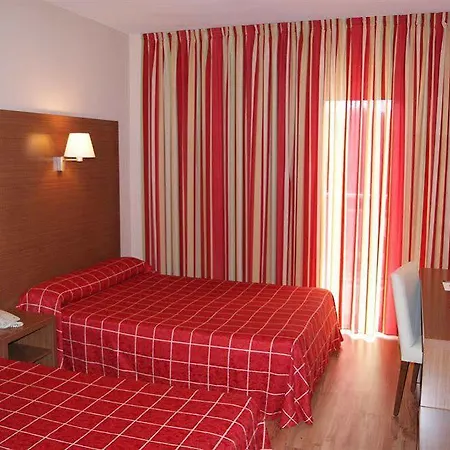 מלון Oasis Park 4*