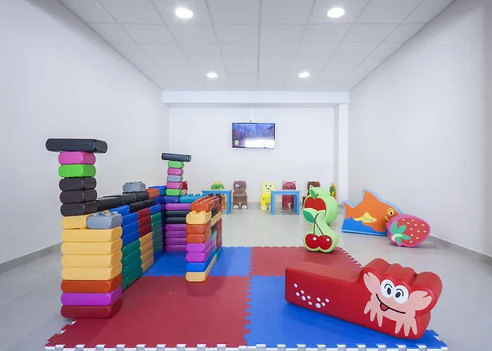 Отель Oasis Park 4*