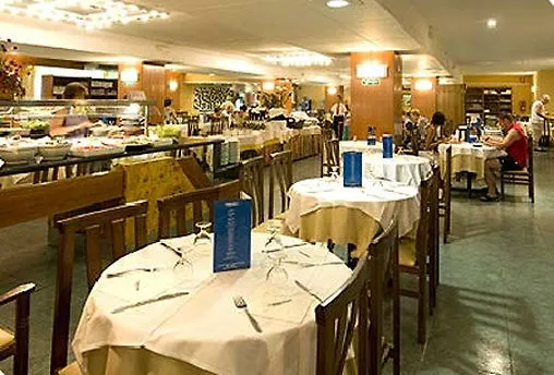 Отель Oasis Park 4*